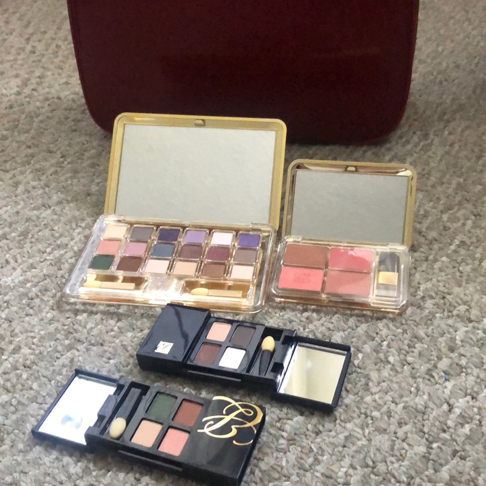 Estée Lauder Lot of makeup plus carrying case